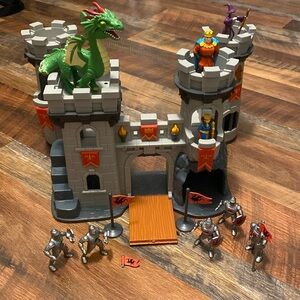 Lakeshore Kingdom Castle Play Set